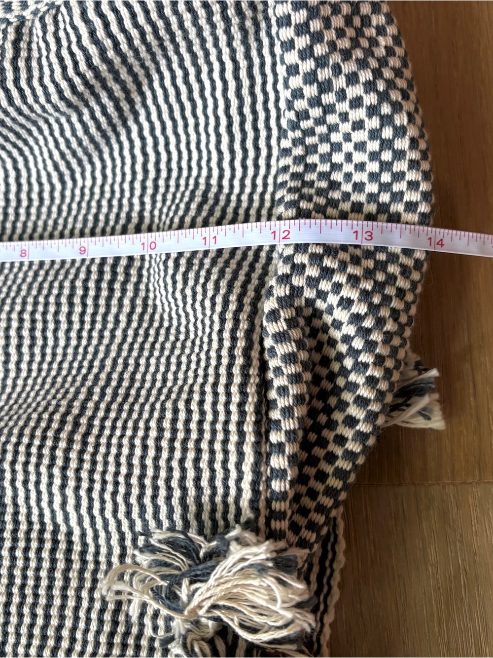 Handwoven Black & White Tassel Shoulder Bag - Picture 3 of 4